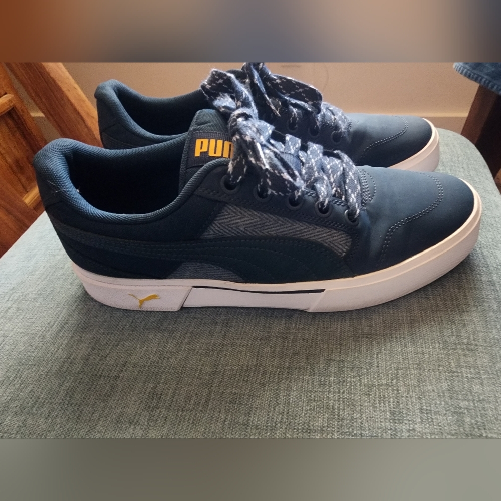 PUMA Men's Navy Sneakers